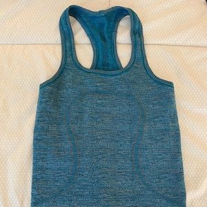 Lululemon size 6 turquoise blue tank